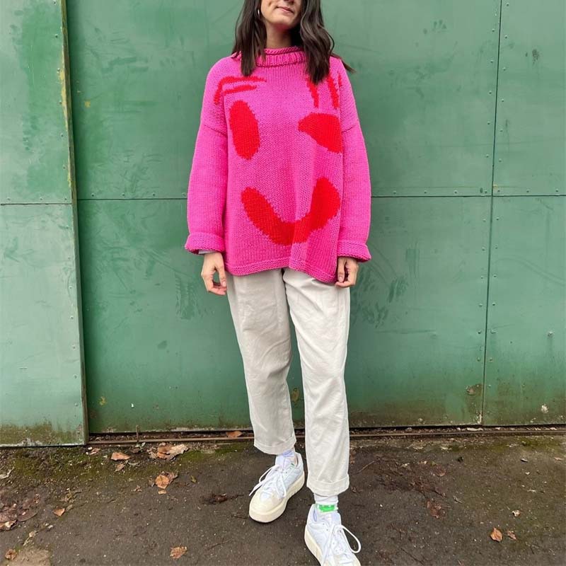 Uvoľnený smiley sveter