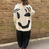 Uvoľnený smiley sveter