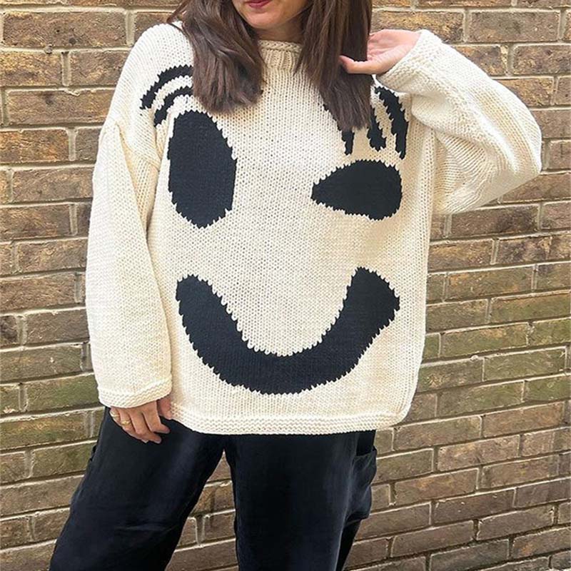 Uvoľnený smiley sveter